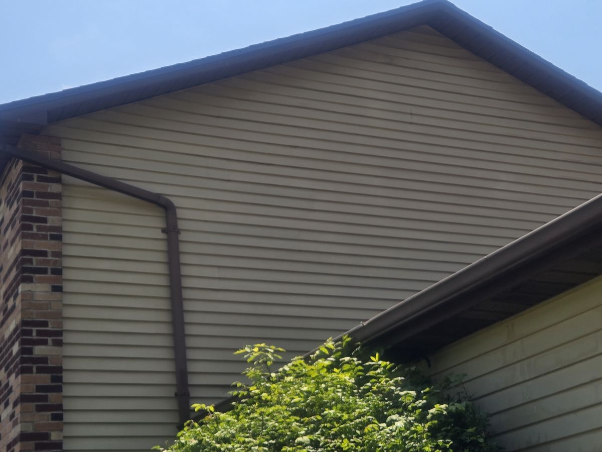House after soft wash - clean siding